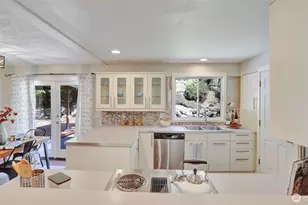 19134 SE May Valley Rd, Issaquah, WA 98027 - Photo 9