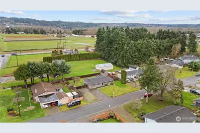 8011 148th Avenue Ct E, Puyallup, WA 98372 - Photo 3