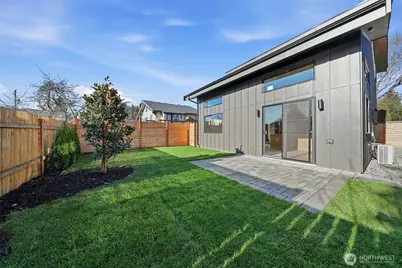 11740 Phinney Ave N, Seattle, WA 98133 - Photo 25