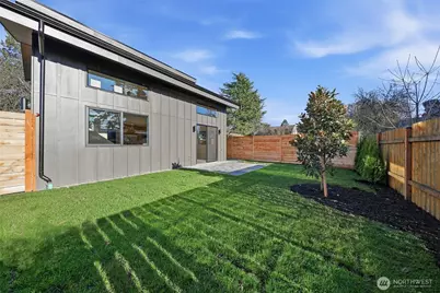11740 Phinney Ave N, Seattle, WA 98133 - Photo 27