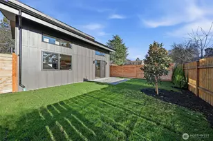 11740 Phinney Ave N, Seattle, WA 98133 - Photo 27