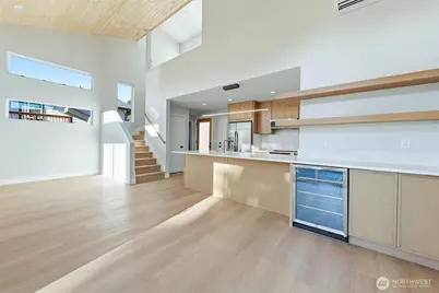 11740 Phinney Ave N, Seattle, WA 98133 - Photo 3