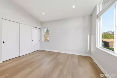 11740 Phinney Ave N, Seattle, WA 98133 - Photo 19