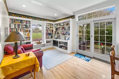 4616 Meridian Avenue N, Seattle, WA 98103 - Photo 11