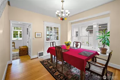 4616 Meridian Avenue N, Seattle, WA 98103 - Photo 9