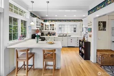 4616 Meridian Avenue N, Seattle, WA 98103 - Photo 13