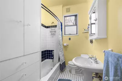 4616 Meridian Avenue N, Seattle, WA 98103 - Photo 23