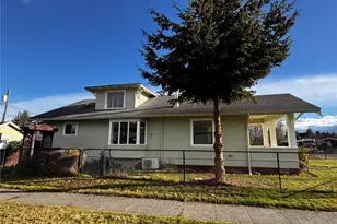 239 W 5th St, Port Angeles, WA 98362 - Photo 3