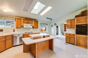 8009 195th St E, Spanaway, WA 98387 - Photo 3