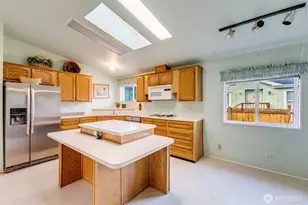 8009 195th St E, Spanaway, WA 98387 - Photo 5