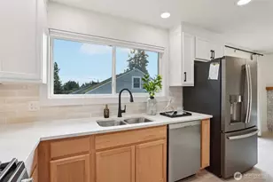 9002 34th Ave SW, Seattle, WA 98126 - Photo 3