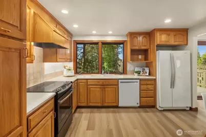 17027 136th Place SE, Renton, WA 98058 - Photo 11