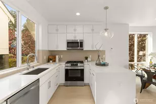 911 N 98th St, Seattle, WA 98103 - Photo 9