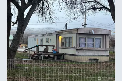 204 Davis Ave., Brewster, WA 98812 - Photo 1