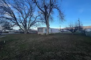 204 Davis Ave, Brewster, WA 98812 - Photo 7