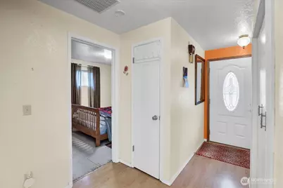 13327 Beverly Park Road, Lynnwood, WA 98087 - Photo 3