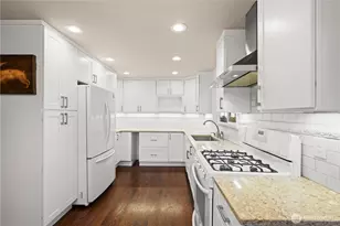 16114 SE Newport Way, Bellevue, WA 98006 - Photo 9