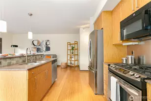 413 NE 70th St, Seattle, WA 98115 - Photo 17