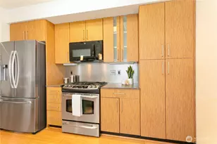 413 NE 70th St, Seattle, WA 98115 - Photo 13