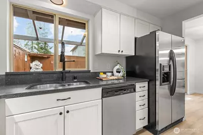 20011 35th Avenue W, Lynnwood, WA 98036 - Photo 9