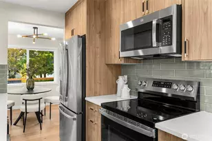 922 NE 117th St, Seattle, WA 98125 - Photo 13