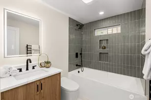 922 NE 117th St, Seattle, WA 98125 - Photo 17