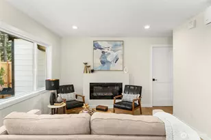 922 NE 117th St, Seattle, WA 98125 - Photo 7