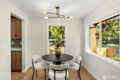 922 NE 117th Street, Seattle, WA 98125 - Photo 9