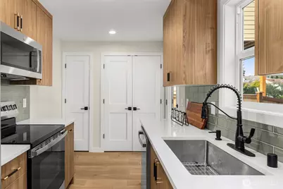 922 NE 117th Street, Seattle, WA 98125 - Photo 11