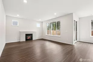 8820 126th St E, Puyallup, WA 98373 - Photo 7