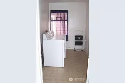 4002 2nd Avenue NE, Seattle, WA 98105 - Photo 9