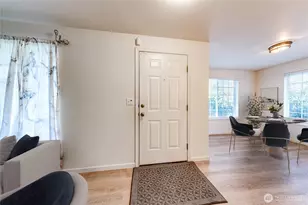 1716 Scenic Dr, Everett, WA 98203 - Photo 3