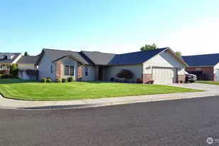 1869 SE Larch Ave, College Place, WA 99324 - Photo 1