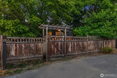 1807 11th Avenue W, Seattle, WA 98119 - Photo 27