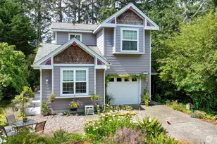 38 3rd St W, Chinook, WA 98614 - Photo 1