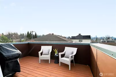 258 E Roanoke Street, Seattle, WA 98102 - Photo 29