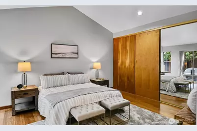 20310 Hollyhills Drive NE, Bothell, WA 98011 - Photo 17