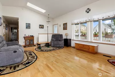 727 SW Ottercrest Street, Oak Harbor, WA 98277 - Photo 5