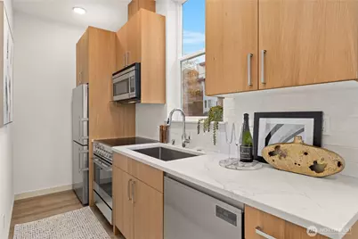 724 N 36th Street, Seattle, WA 98103 - Photo 9