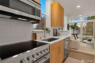 724 N 36th St, Seattle, WA 98103 - Photo 9