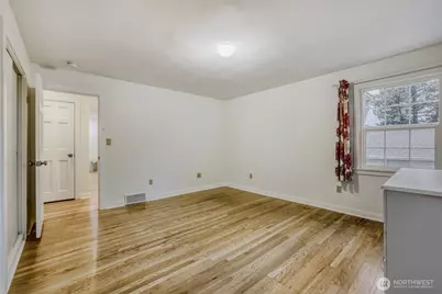 3246 W Viewmont Way W, Seattle, WA 98199 - Photo 17