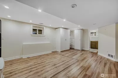 3246 W Viewmont Way W, Seattle, WA 98199 - Photo 23