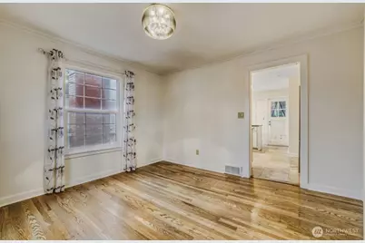 3246 W Viewmont Way W, Seattle, WA 98199 - Photo 13