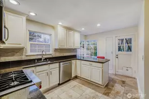 3246 W Viewmont Wy W, Seattle, WA 98199 - Photo 9