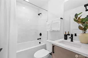 1704 B N 47th St, Seattle, WA 98103 - Photo 23