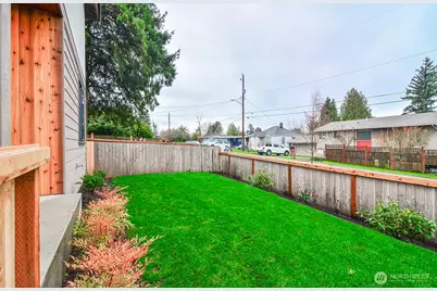 10202 44th Avenue SW, Seattle, WA 98146 - Photo 33