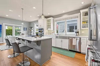 217 9th Avenue S, Edmonds, WA 98020 - Photo 5