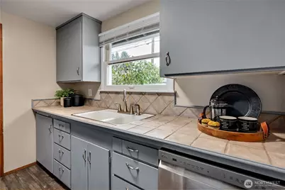 944 E 31st Street, Bremerton, WA 98310 - Photo 13