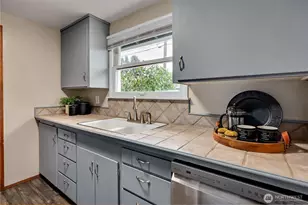 944 E 31st St, Bremerton, WA 98310 - Photo 13