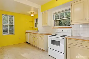 4729 Mount View Dr S, Seattle, WA 98108 - Photo 11